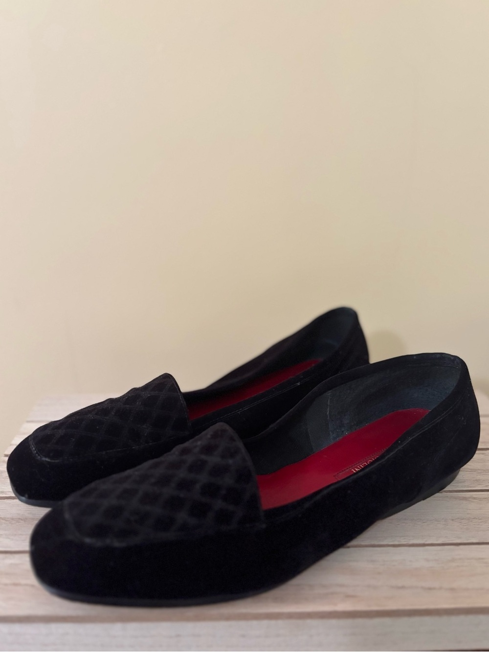 Enzo Angiolini| Black Quilted Diamond Pattern Velvet Flats w/Red Insoles Sz 8